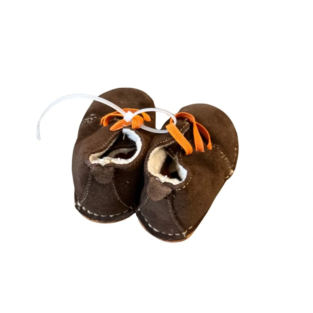 OshKosh B'gosh‎ Infant Brown Moccasins with Orange Laces Sherpa Lining Size 2